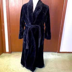 Fuzzy black bath robe